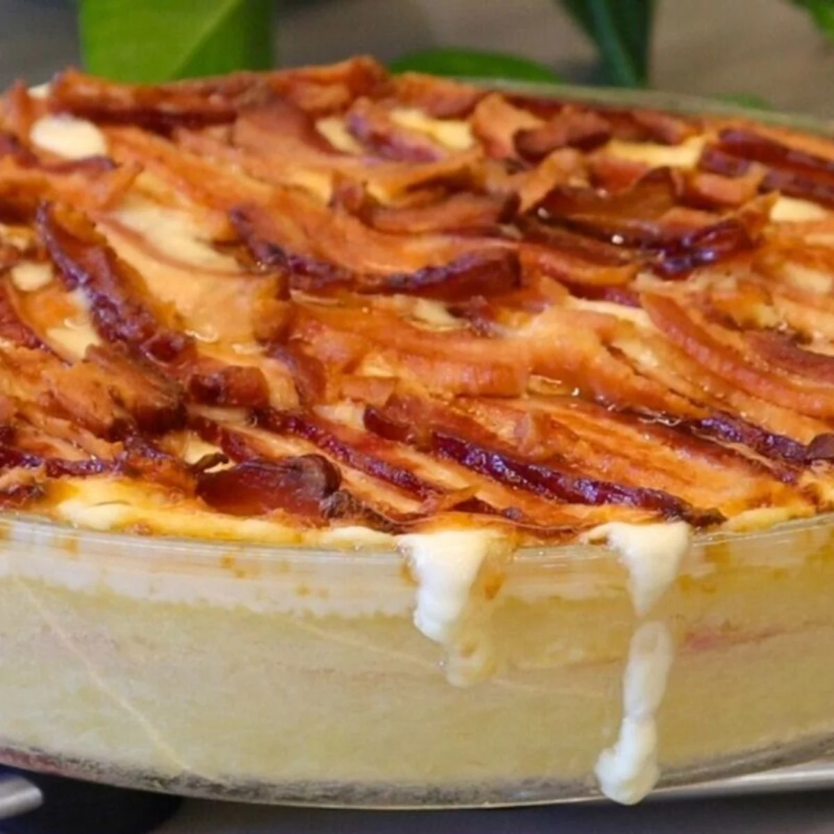Batata gratinada com bacon crocante e queijo derreti