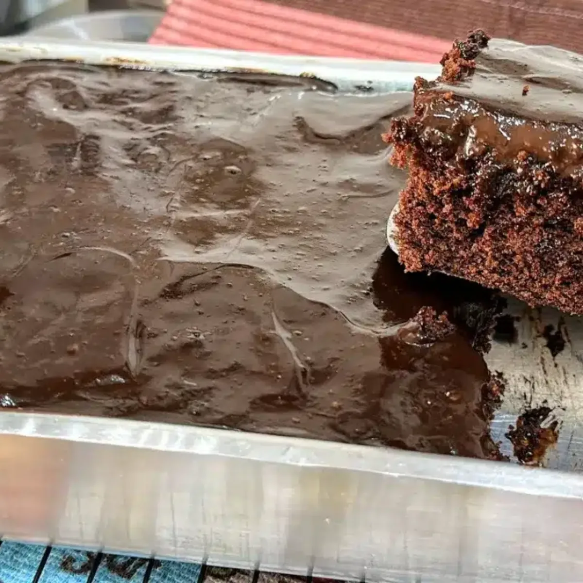 Bolo de chocolate quente com massa super fofinha e c