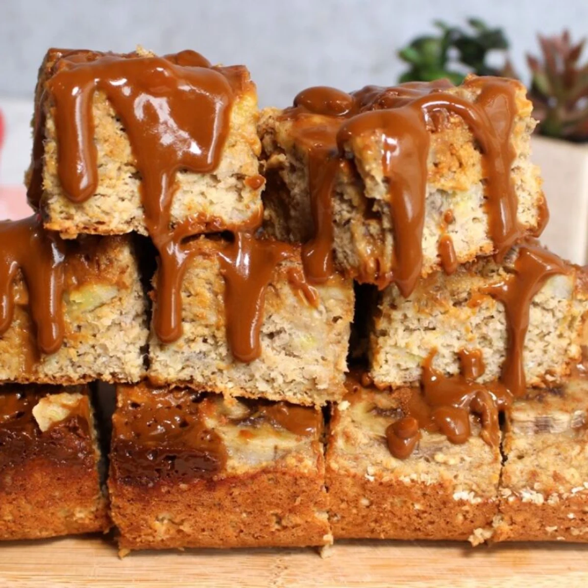 Bolo rústico sem açúcar com banana e doce de leite
