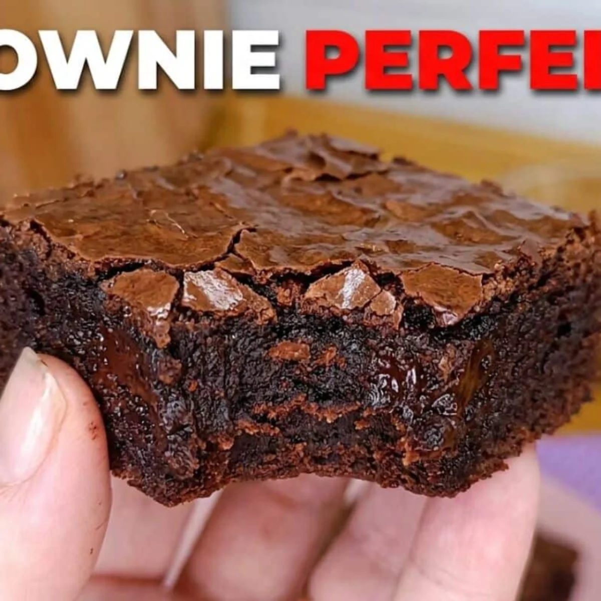 Brownie perfeito com casquinha craquelada e cremosid