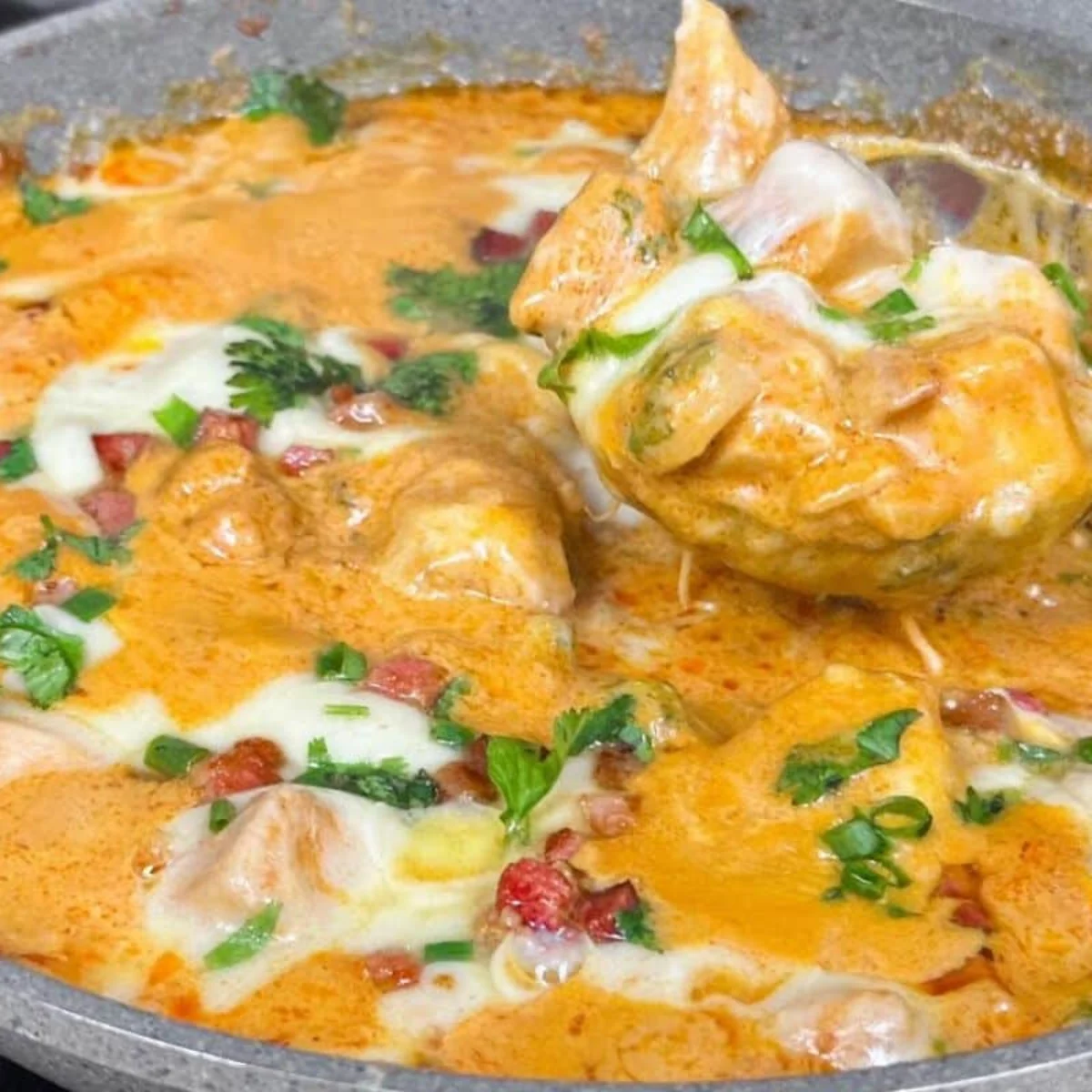 Frango cremoso na frigideira