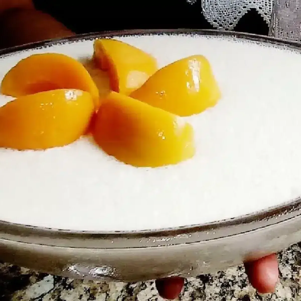Gelado de pêssego cremoso e refrescante