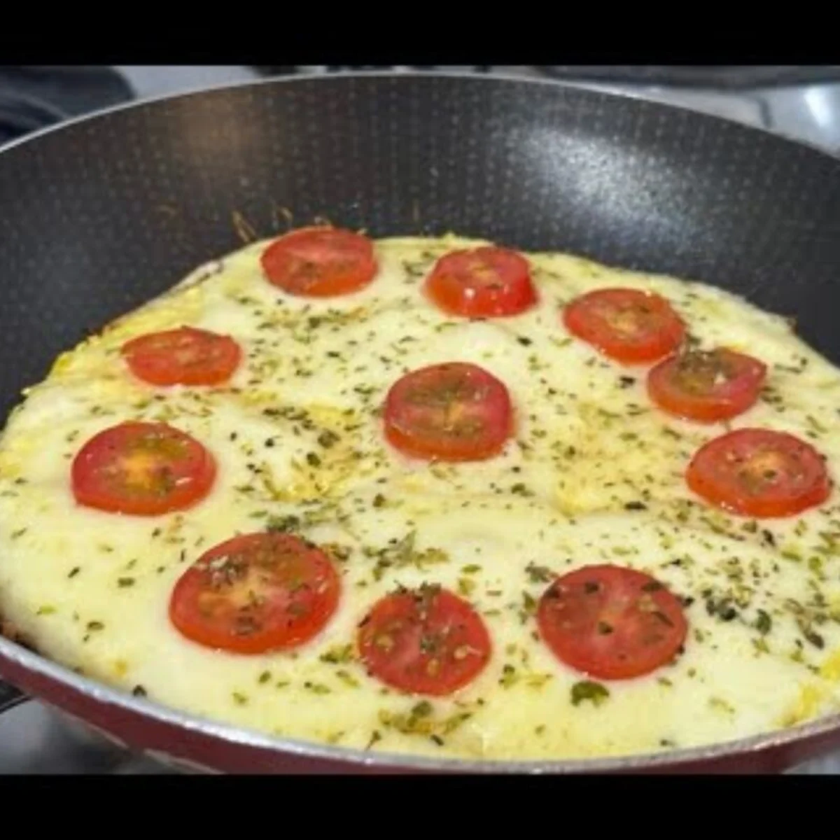 Pizza de cuscuz muito fácil e gostosa feita na frigi