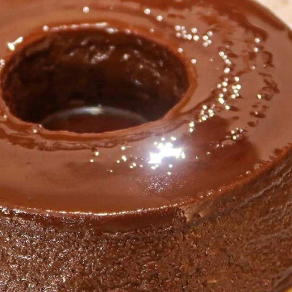 Pudim de chocolate tradicional que fica pronto rapid