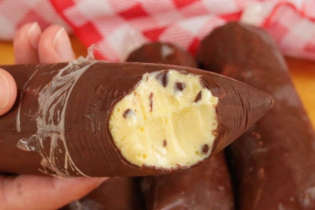 Sacolé de Maracujá com Casquinha de Chocolate Crocante