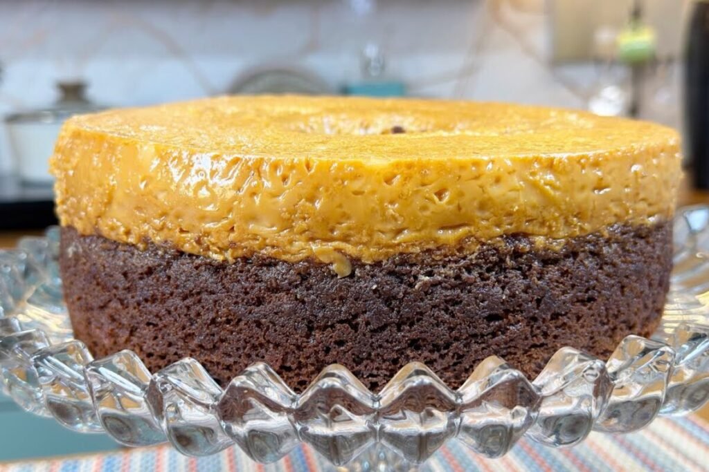 Bolo de Chocolate com Recheio Cremoso de Doce de Leite