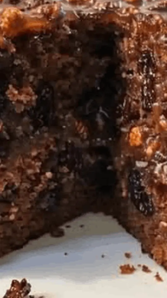 Bolo de Frutas Secas com Cobertura de Chocolate - Água na Boca