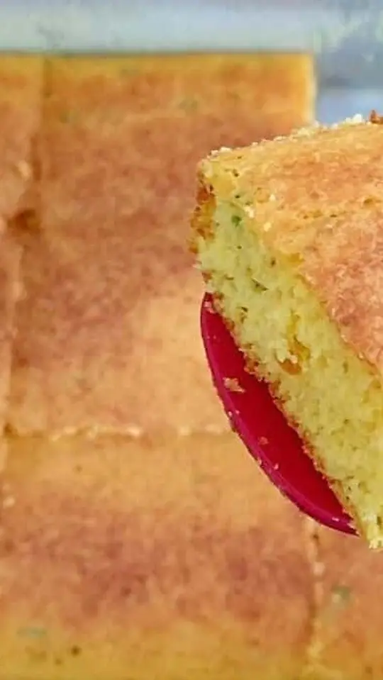 Bolo Salgado Fofinho Recheado com Queijo e Presunto