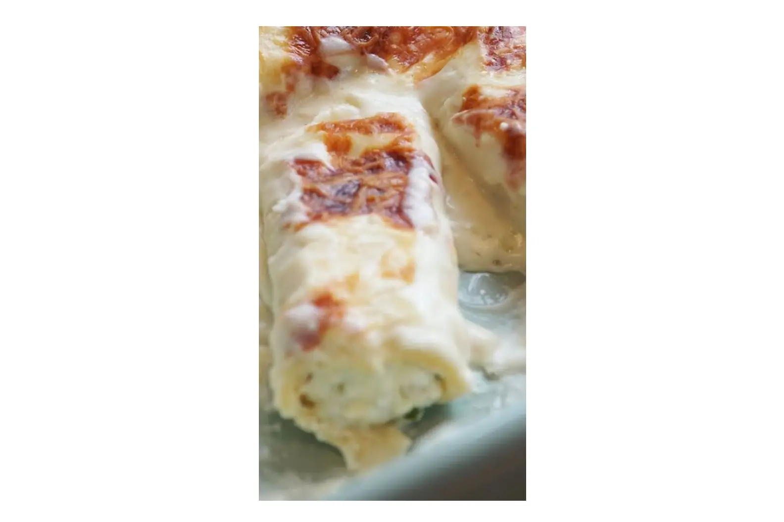 Panqueca 3 Queijos com Molho Branco
