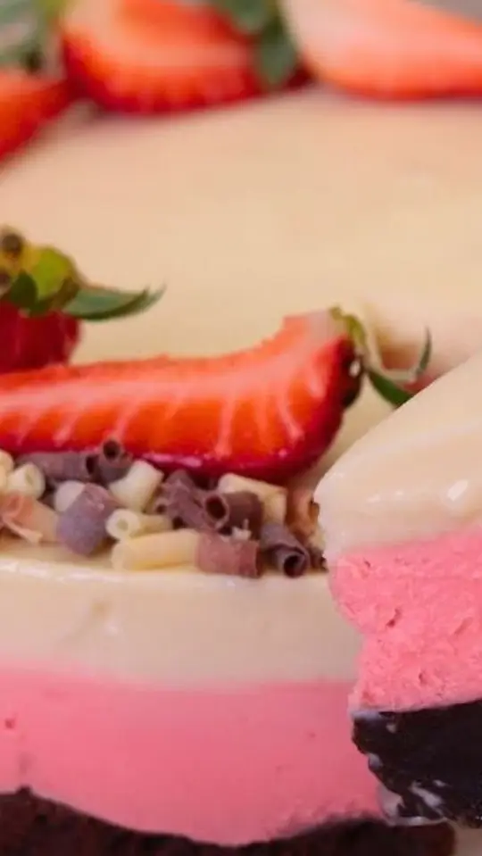 Sobremesa Napolitana de Chocolate, Morango e Creme