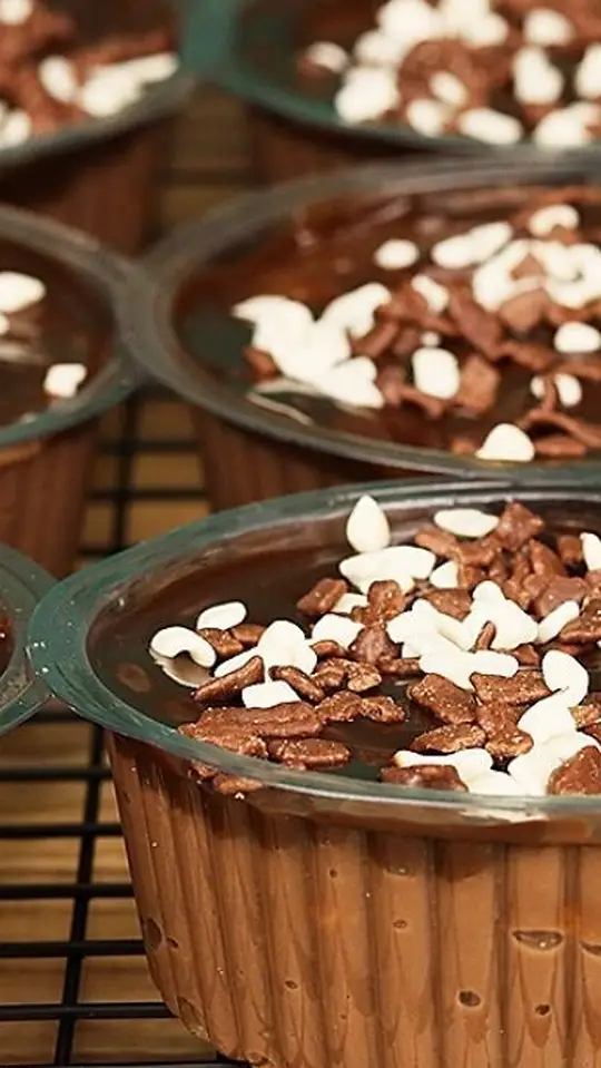 Sobremesa no pote tipo pavê de chocolate fácil